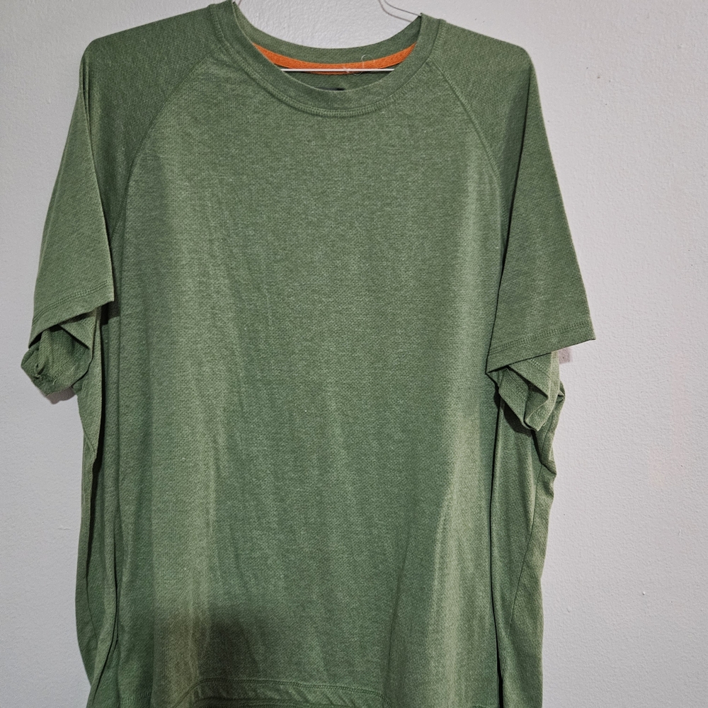 Men's Short-Sleeve Crewneck T-Shirt in Olive Green